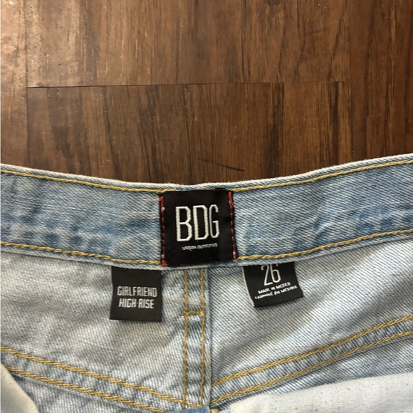BDG light wash jean shorts - Picture 3 of 3